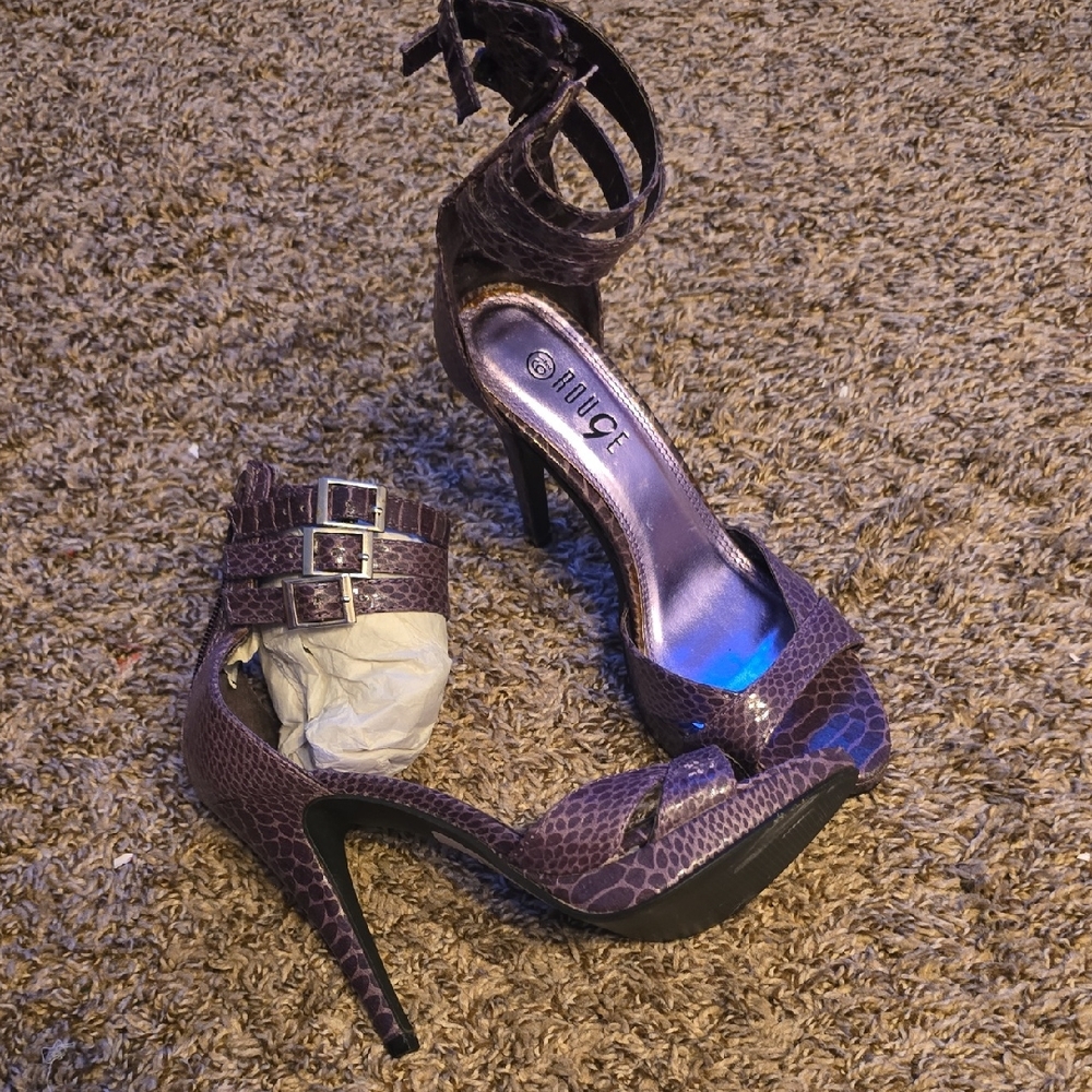Rouge Helium Snakeskin Pattern Heels